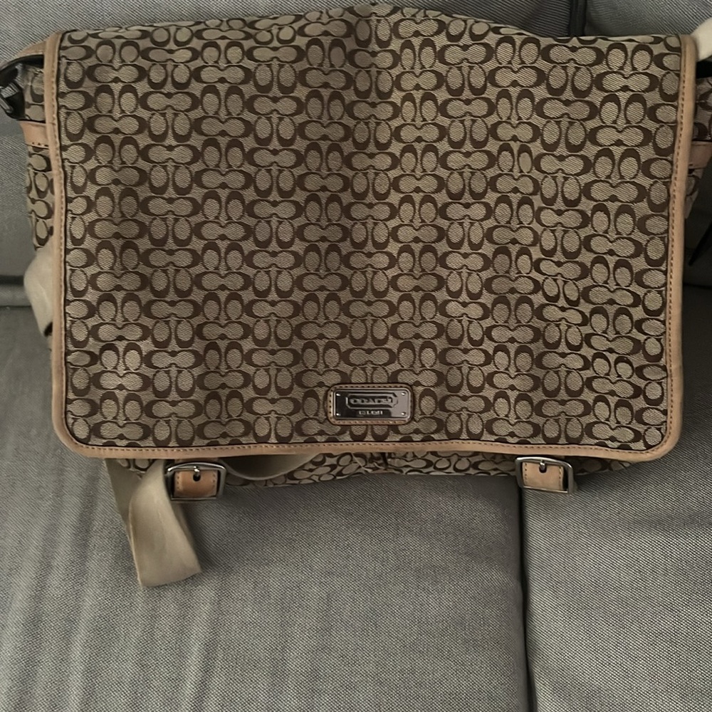 Vintage Y2K Coach Women’s Tan/Brown Signature Messenger Bag